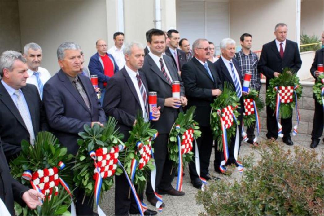 ŽUPA DUBROVAČKA: Položeni vijenci u sjećanje na poginule (FOTOGALERIJA)