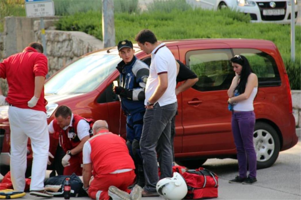 DUBROVNIK: Prometna nesreća u Šipčinama, teško ozlijeđen policajac (FOTOGALERIJA)