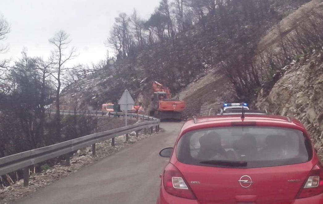 NEVRIJEME NA JUGU: Loše stanje u Trsteniku, odroni na magistrali, brodske linije prema Elafitima u prekidu!