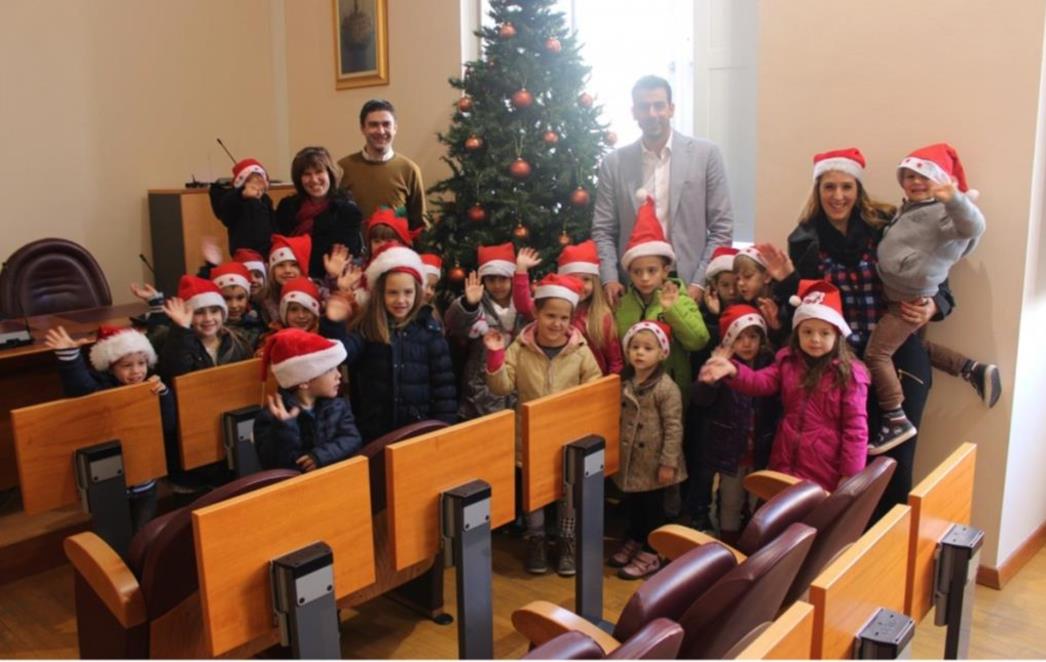 Dječja trstenska kolenda u  gradskoj vijećnici