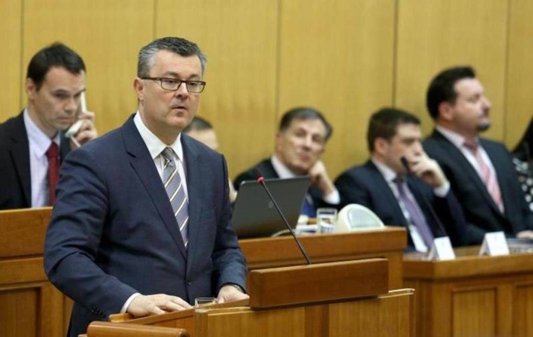 STIŽU VELIKE REFORME: Oreškovićeva Vlada  ipak uvodi  porez na nekretnine. Sve će se provesti u dvije faze
