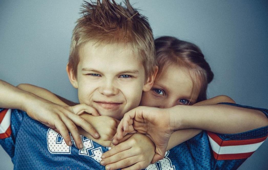 Prepoznajete  li se i vi u ovih osam smiješnih usporedbi odgoja prvog i drugog djeteta?