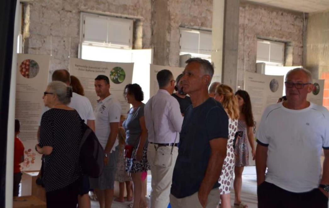PUTNIKOVIĆ Otvorena izložba Priroda – laboratorij boja  u Domu vinarske tradicije (FOTO)