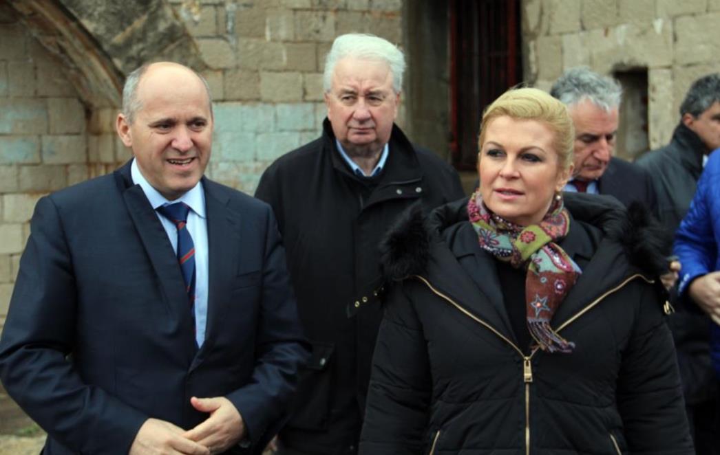 Grabar-Kitarović o Prevlaci: Bolje se dogovoriti nego ići na sud