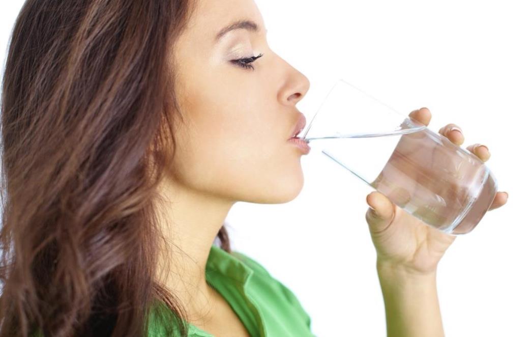 Svako jutro na prazan želudac popijte 600  ml vode, evo zašto!