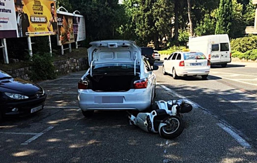 PROMETNA NESREĆA: Sudjelovali automobil, motocikl i pješak koji je odvezen u OB Dubrovnik