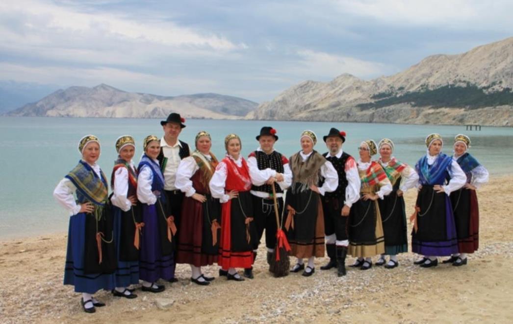   Na    Stradunu    nastup    kulturnog društva 'Lipa' iz    Slovenije 