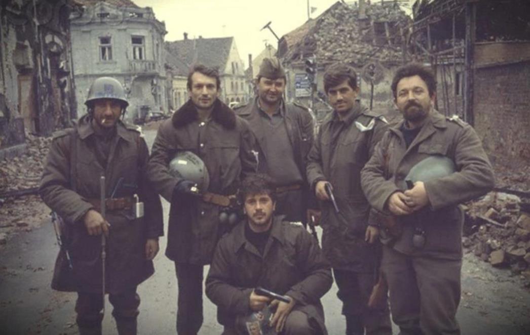Jesu li petokraka i JNA iz '91. i '45.  isti?