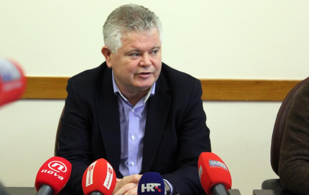 VLAHUŠIĆ JOŠ JEDNOM  O SUBVENCIJAMA: Autom do Zagreba za pola cijene 