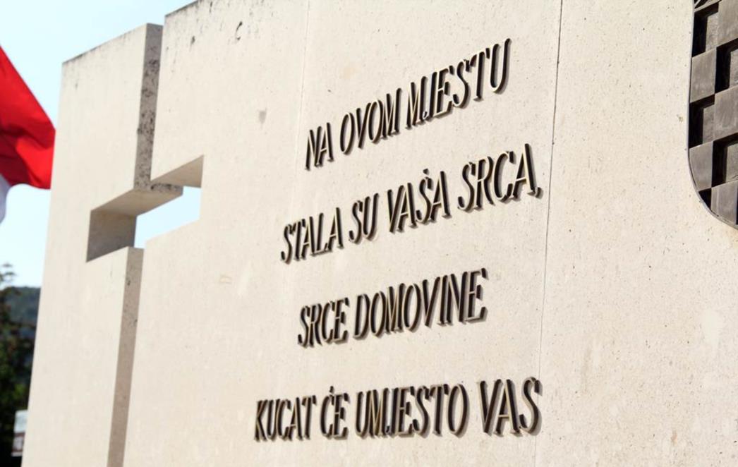 U POČAST PALIM VITEZOVIMA:    Predstavnici HVIDRA-e na Osojniku položili vijence (FOTOGALERIJA)