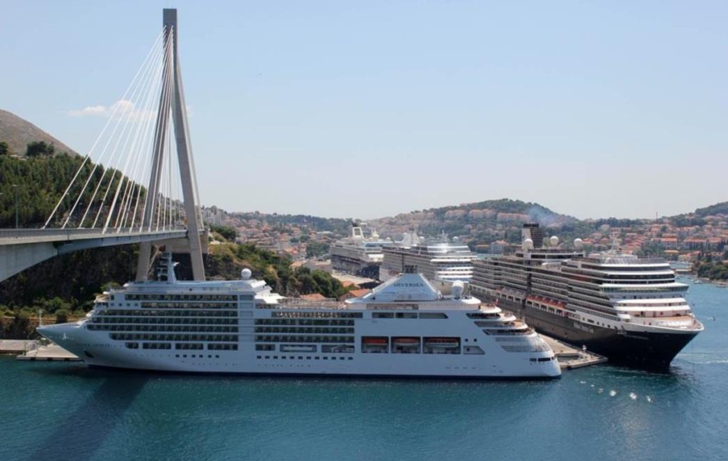 BUDITE STRPLJIVI Na osam  kruzera u Dubrovnik stiže skoro deset i pol tisuća putnika!
