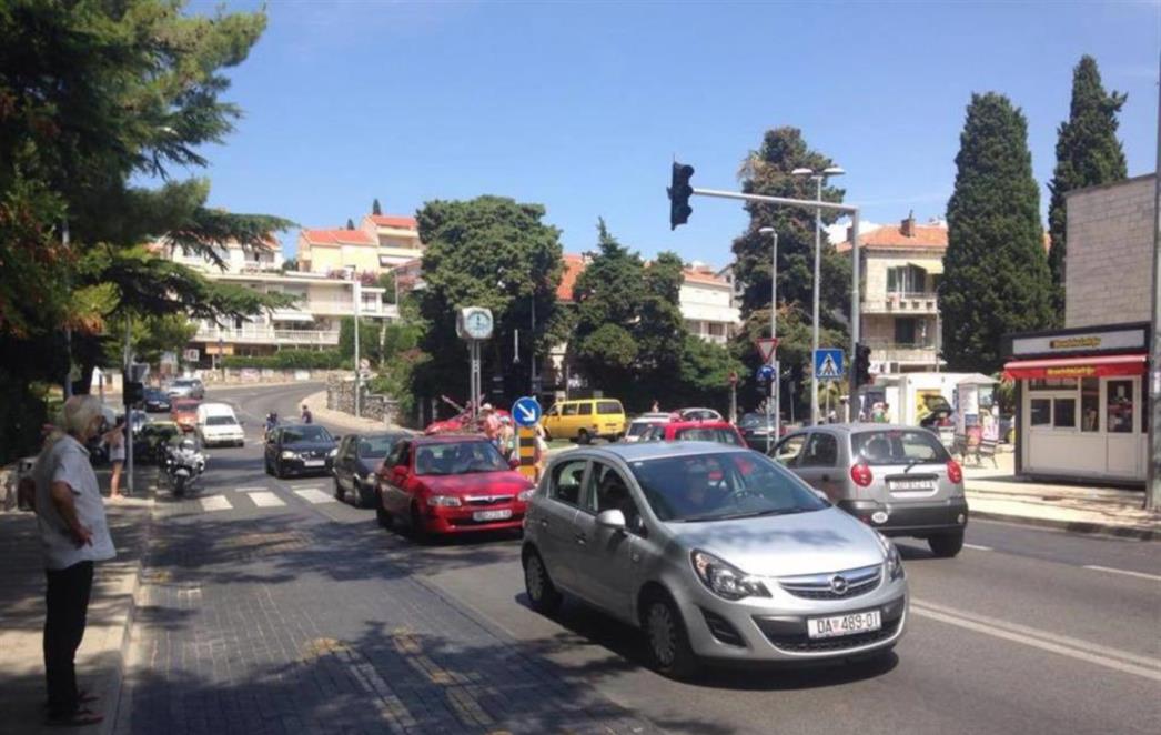 Za vikend privremena  prometna signalizacija od pošte Lapad prema hotelu More