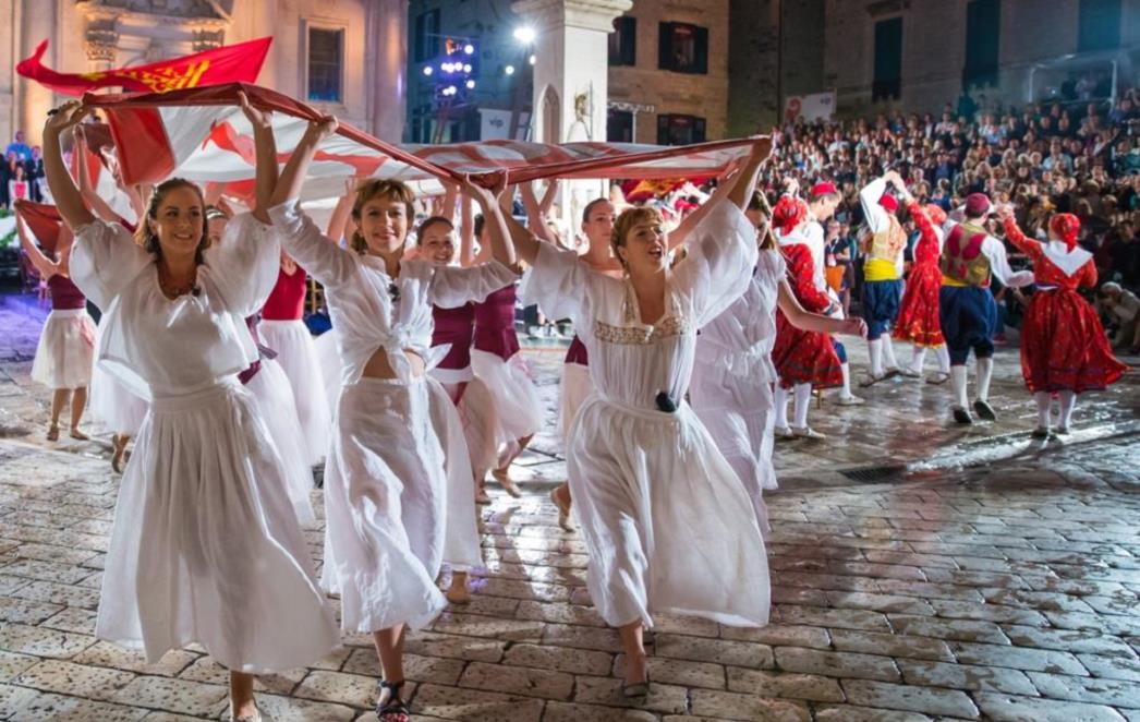 Ne odustaje se od 'Kafetarije' na  Stradunu: 'Čitav grad je otvoreni teatar već gotovo 70 godina'
