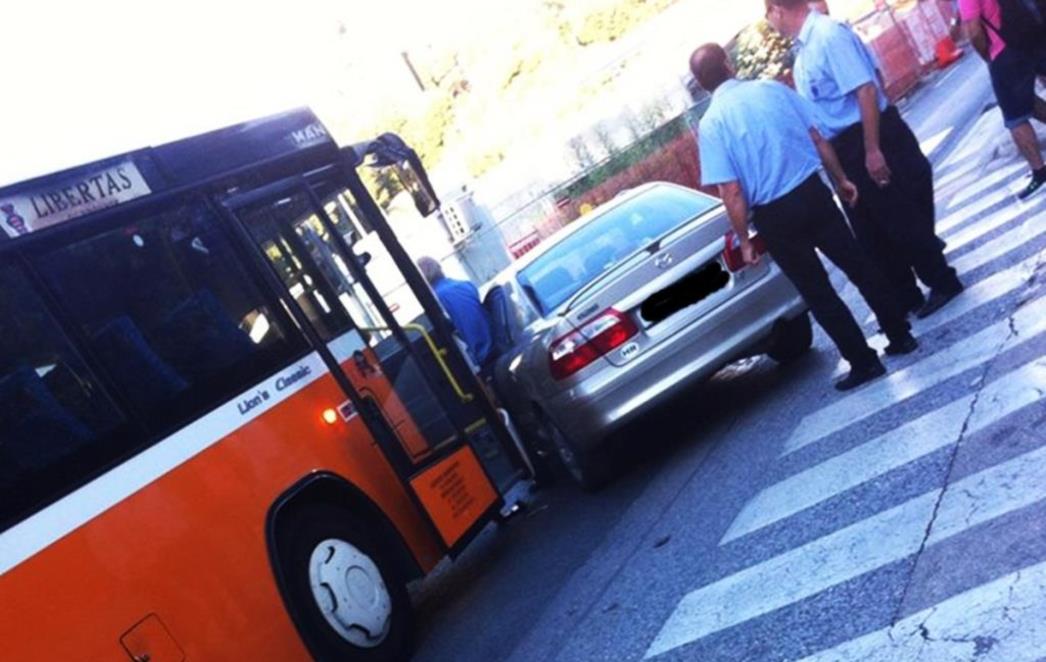 KOD DUBA: Prometna nesreća automobila i Libertasovog  autobusa