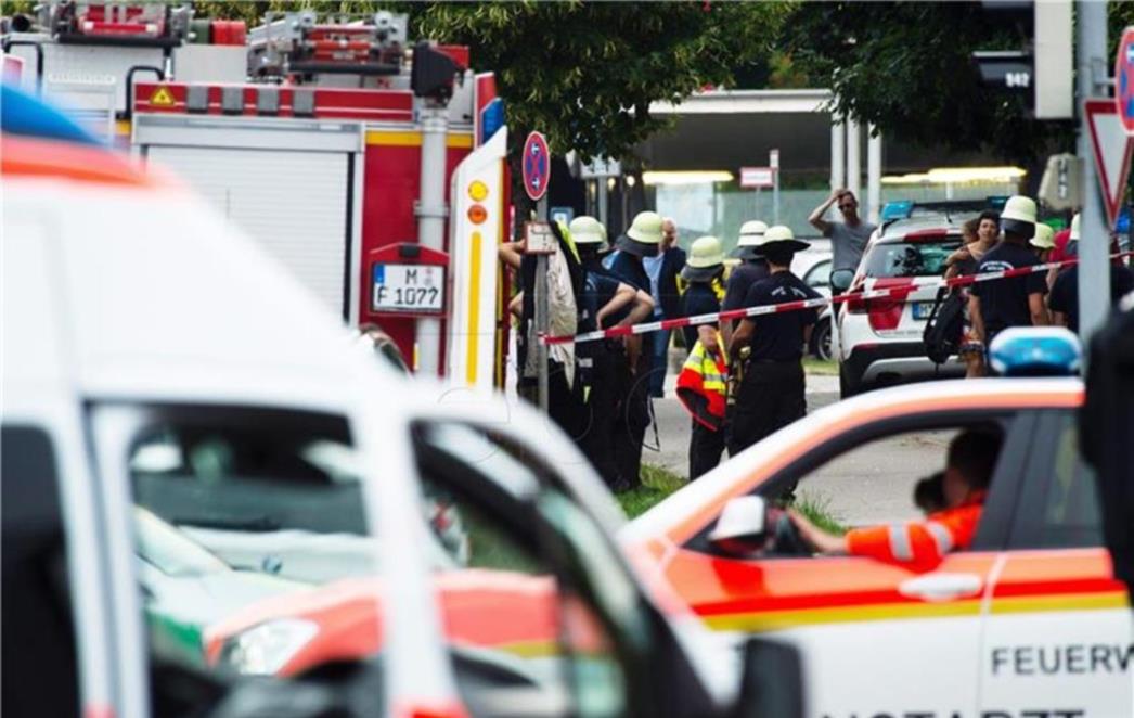 Njemački mediji: Do 15  mrtvih  u  pucnjavi  u trgovačkom centru u Muenchenu