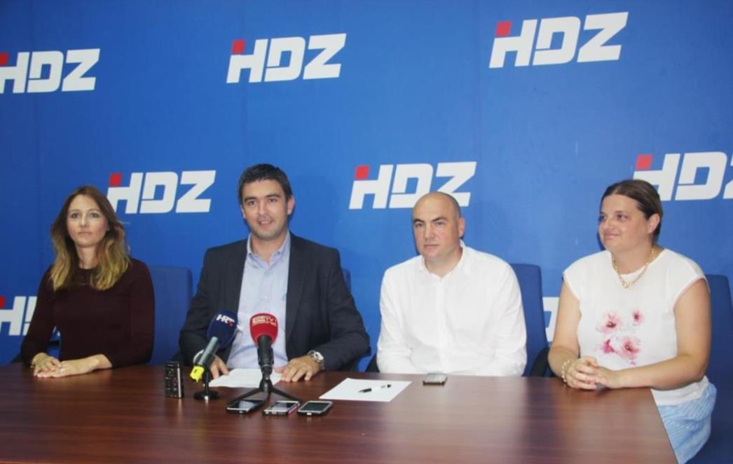PUTNIČKI TERMINAL U    GRUŽU: Franković    će  prijaviti  Vlahušića   za  navodne koruptivne radnje u  vezi  projekta