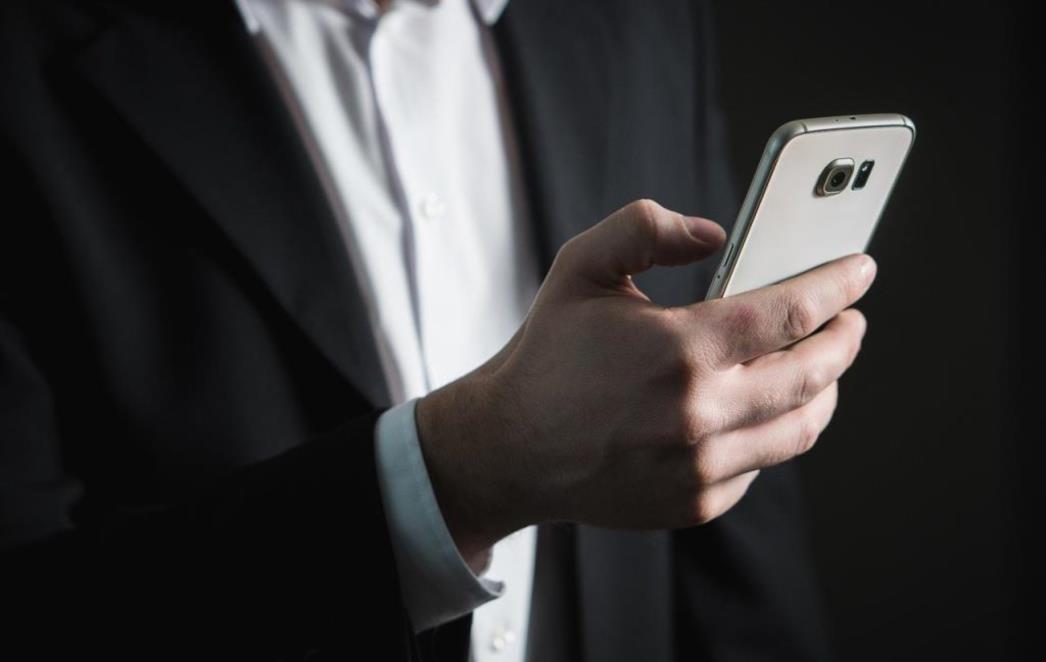 UNIŠTAVA BAKTERIJE I VIRUSE Napravite sami sredstvo za dezinfekciju mobitela