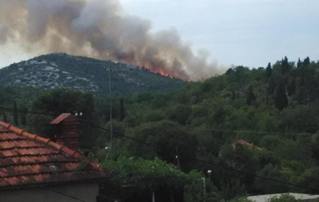  PRIMORJE U PLAMENU:   Stižu   dva   kanadera, sve   vatrogasne   snage na nogama (FOTO)