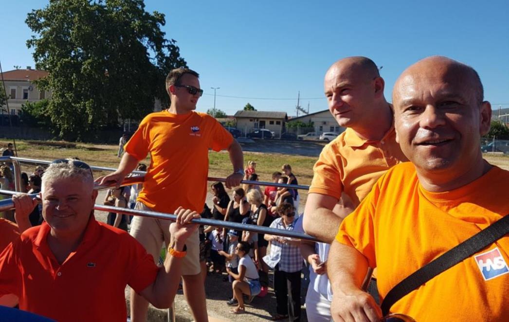 NEMILI  INCIDENT ZBOG  STRANAČKIH OBILJEŽJA Na  Maratonu lađa HNS-ovci umalo ostali bez majica