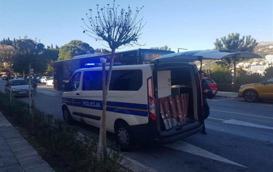 MOTOCIKLIST OZLIJEĐEN Prometna nesreća na Batali, sudjelovali auto i motor (FOTO)