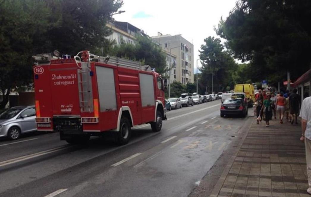 VATROGASCI  INTERVENIRALI:  Zapalila   se   klima u trgovini