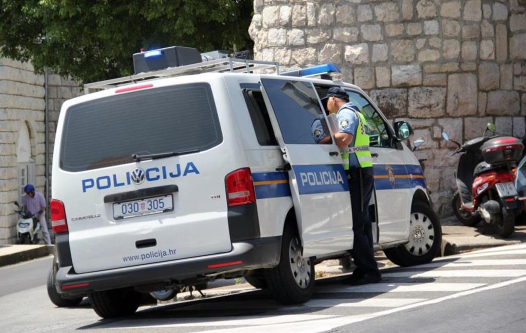 VELIKI ZASTOJ  U PROMETU: Sudarila se čak   četiri vozila!