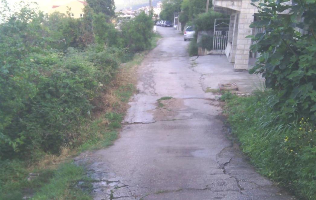 U MOKOŠICI KAO NA KOSOVU: Ulica koja povezuje 'Dračevo Selo' i 'Prijevor' sa 'Novom Mokošicom' opasna za prometovanje!