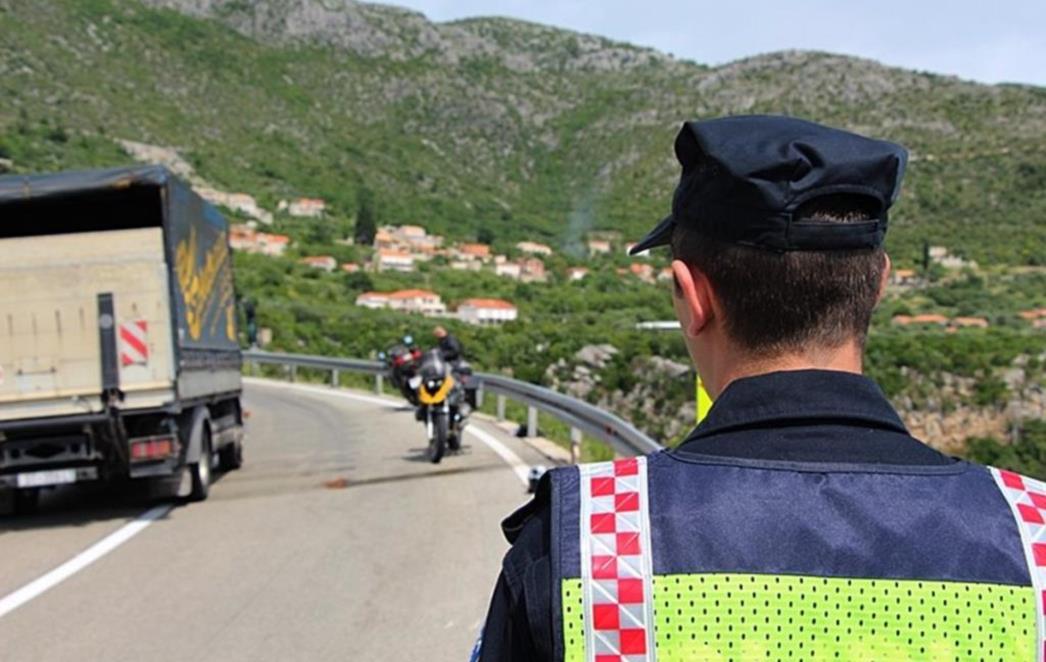 PROMETNA   NESREĆA U ŽUPI: Ozlijeđen   motociklist, prevezen u bolnicu