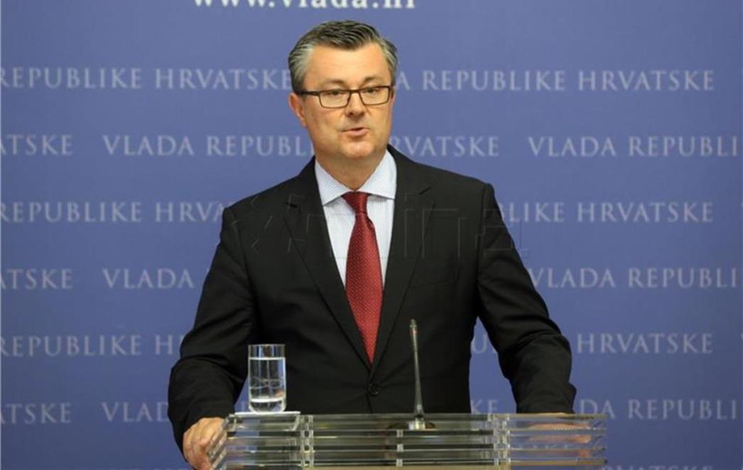 Orešković  Angeli  Merkel:  'Hrvatska  nema  kapacitete za veći  val  izbjeglica'
