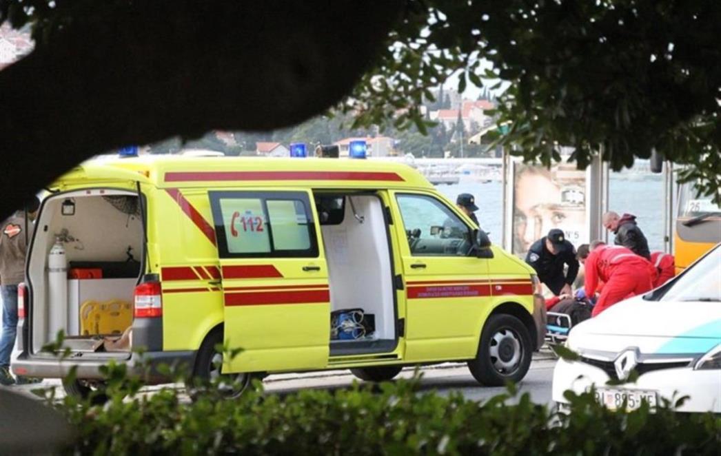 DRAMA U GRUŽU Djelatnici hitne pomoći oživljavali muškarca, preminuo na putu do bolnice (FOTO)