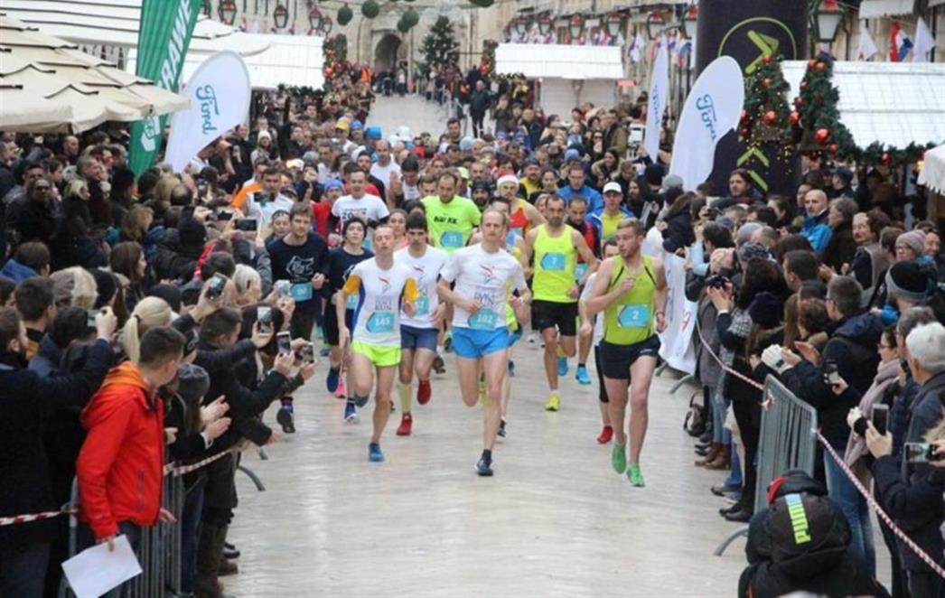 NOVOGODIŠNJA UTRKA Trčalo se oko Grada natrag do Straduna (FOTO/VIDEO)