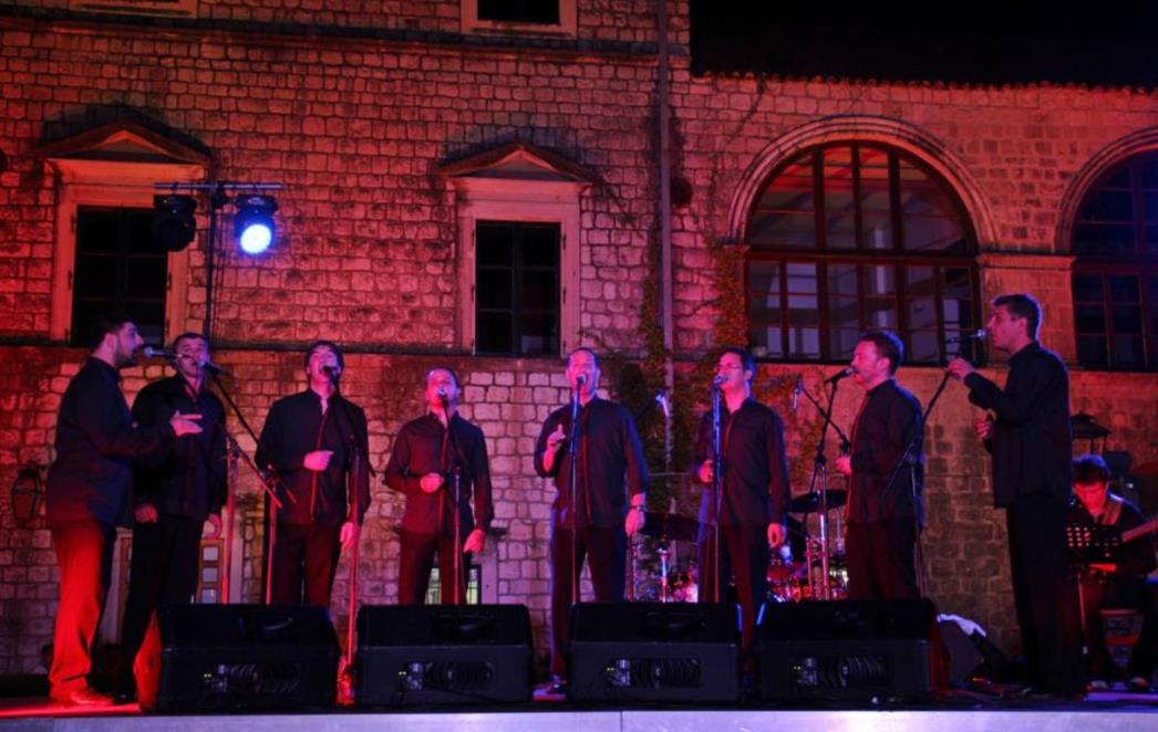 JEDAN JE CAMBI: Dubrovčani uživali u najboljoj hrvatskoj klapi (FOTOGALERIJA)