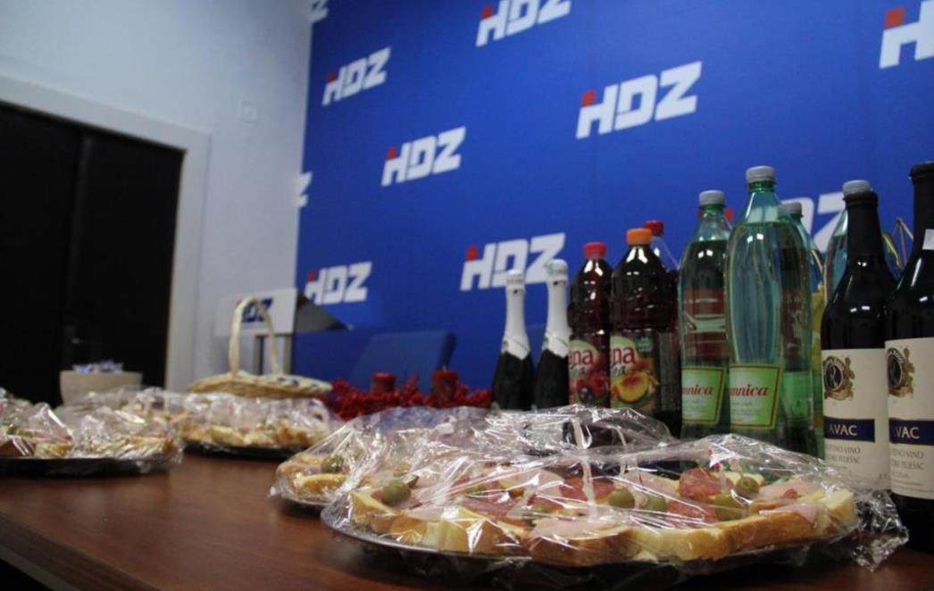 NA KRAJU GODINE:  Domjenak dubrovačkog HDZ-a (FOTO)