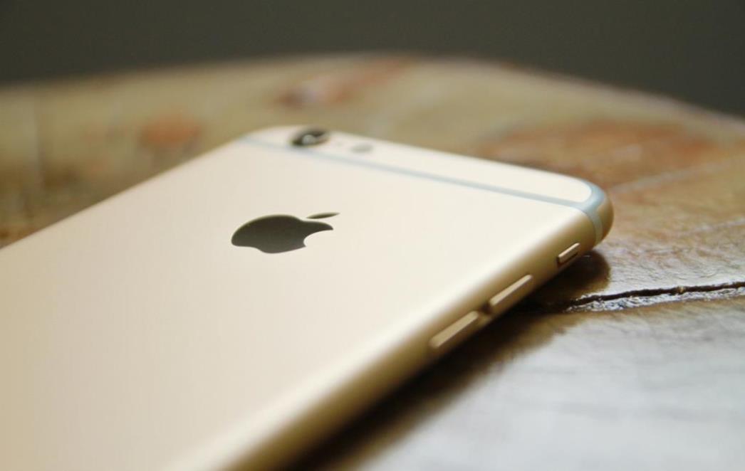 ISTINA  ILI  TEORIJA  ZAVJERE?  Pojavi  se  novi  pametni  telefon,  a  stari  vam  se  mobitel  istog  trena  uspori