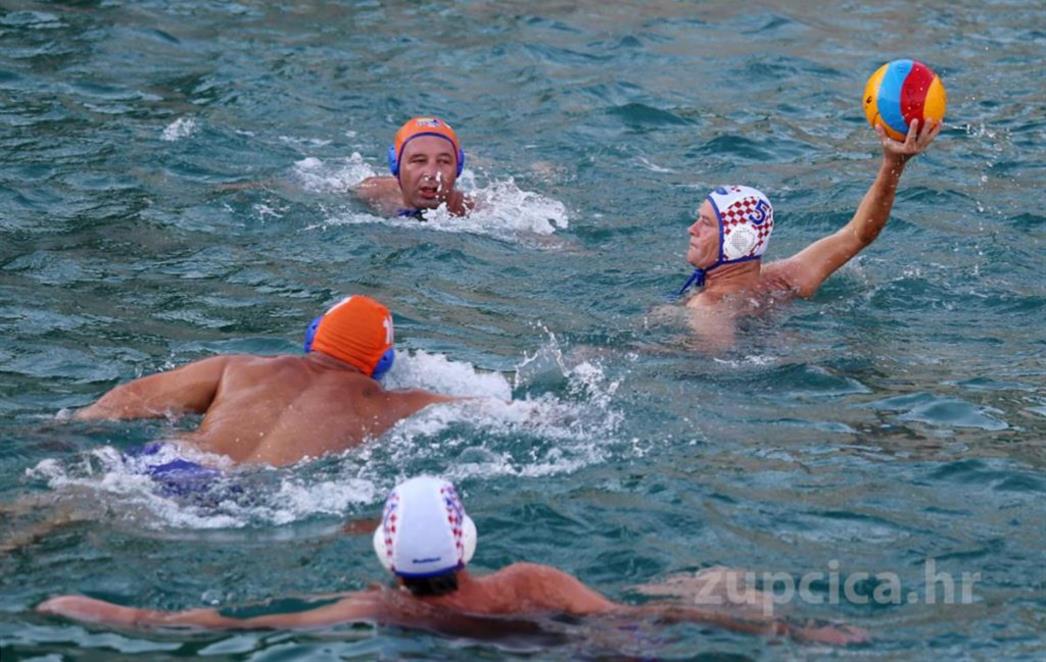 Trofejne legende Juga i veterani Fun H2O-a otvorili festu na plivalištu u Mlinima
