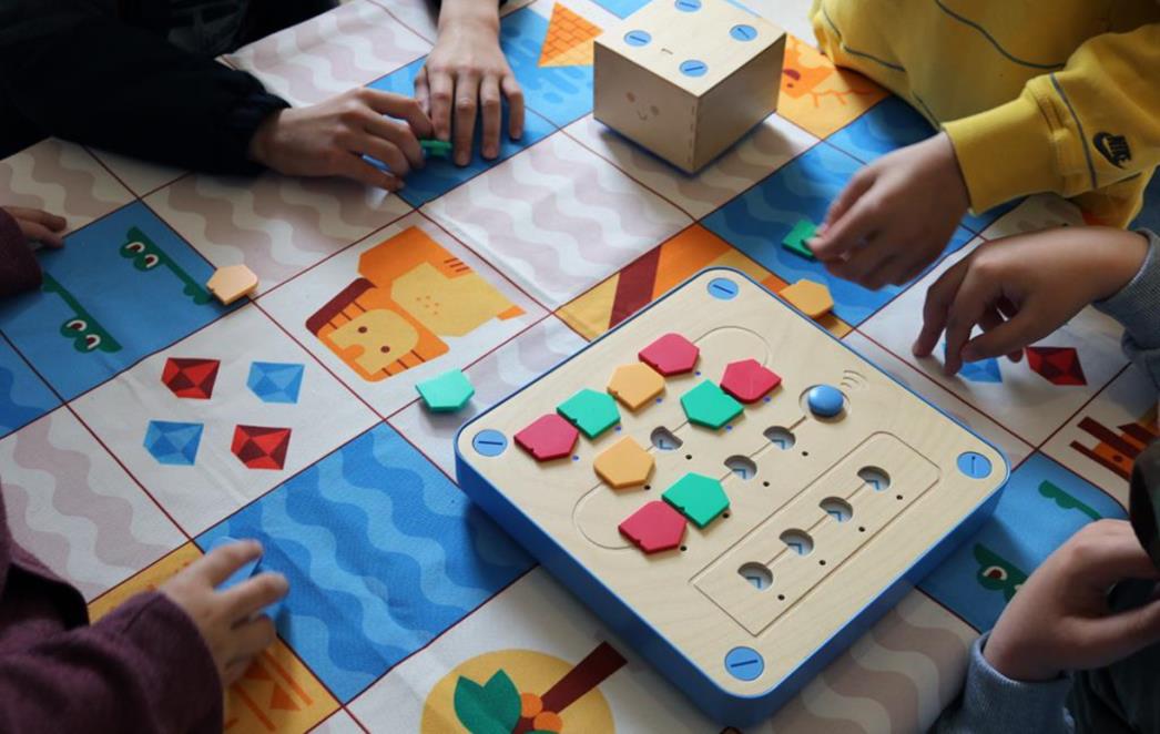 Radionice robotike i programiranja bez ekrana u parku Luja Šoletića u sklopu Europskog tjedna programiranja