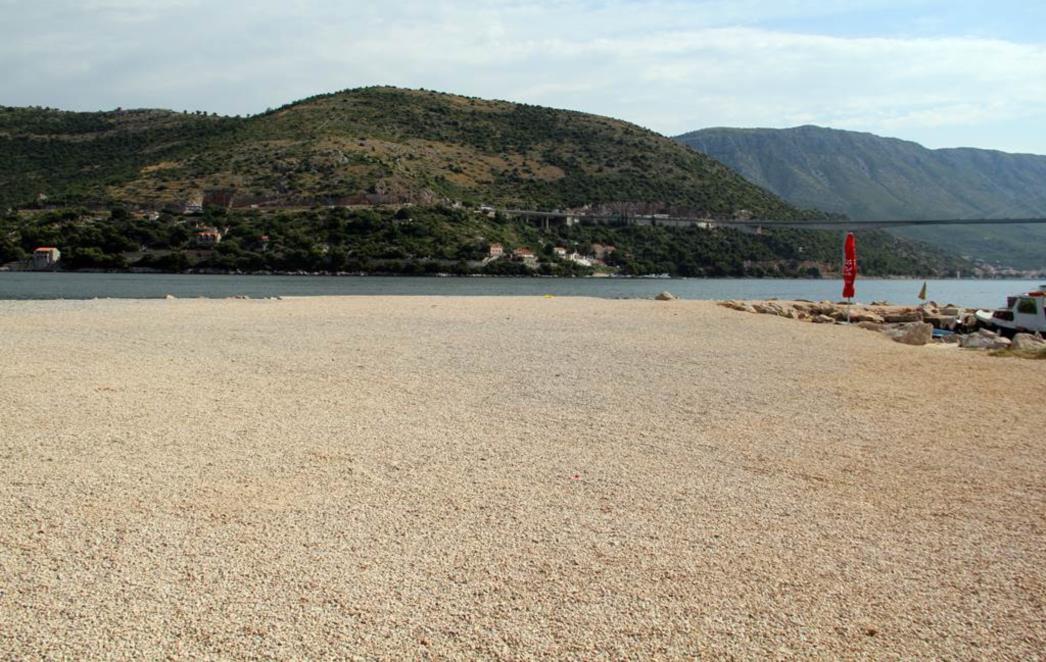PEDOFILI NA GODIŠNJEM: Uhvaćen dok je snimao obnaženu djecu na  plaži