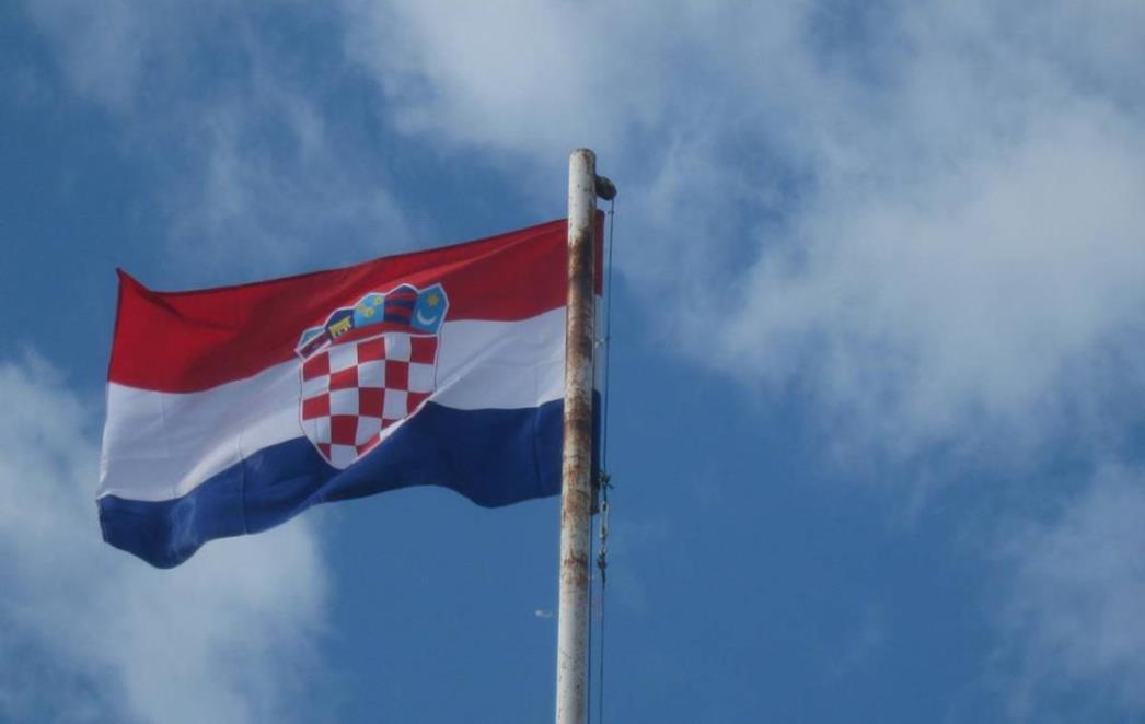 Dva hrvatska pogleda na   pozdrav 'Za dom spremni'