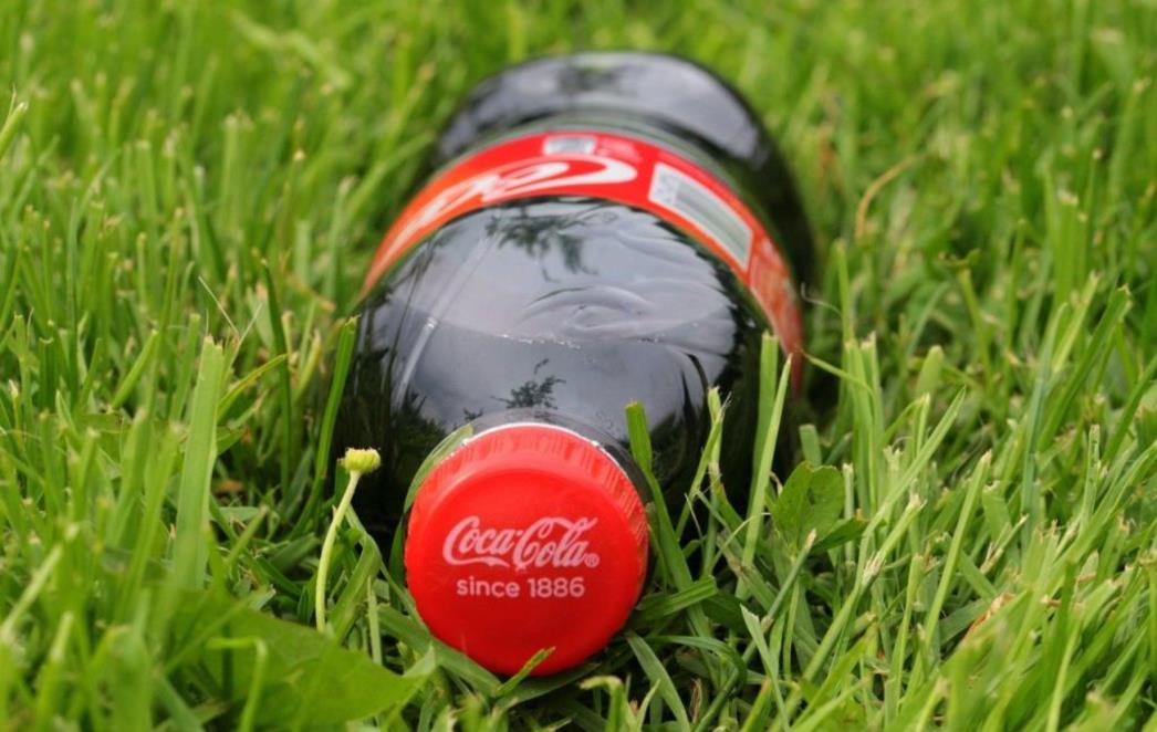 KAŽU DA BI IM SE SMANJIO PROMET Coca-Cola ne izbacuje plastične boce jer ih kupci žele