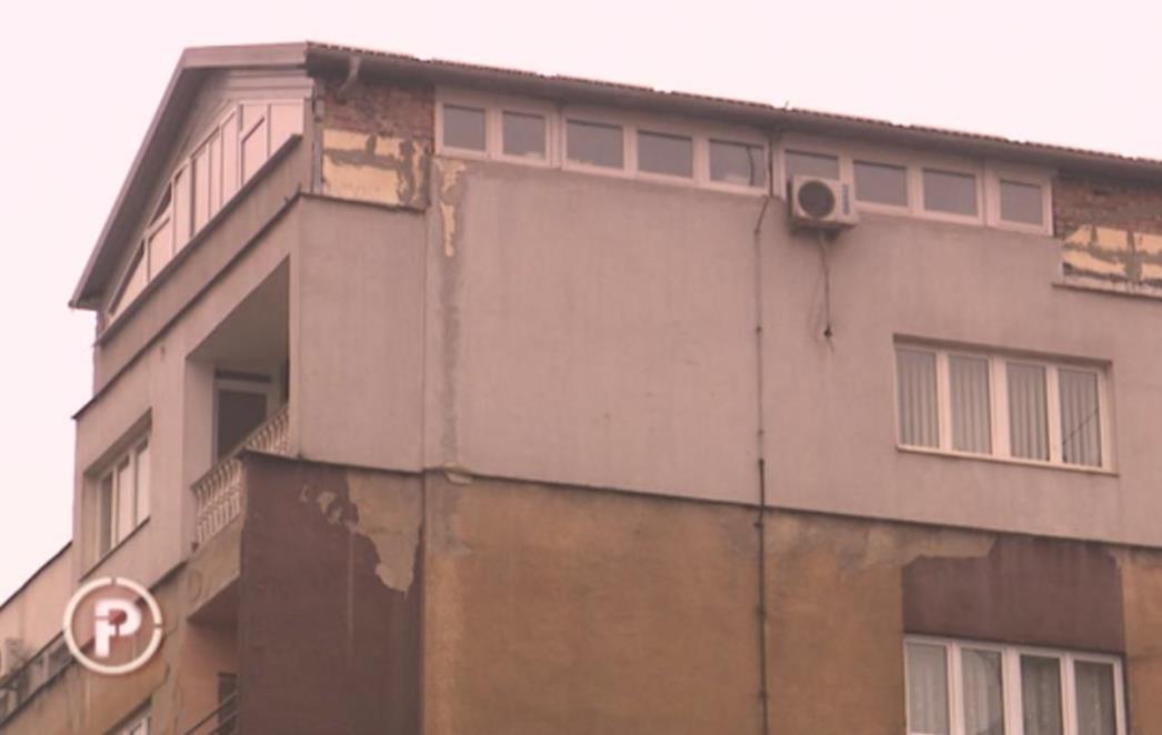 OVO JE TEK BESPRAVNA GRADNJA Na zgradi u Zenici stoji dvokatnica