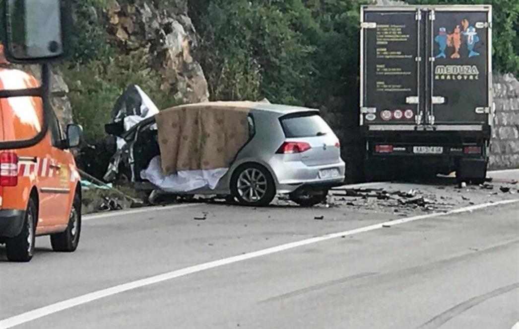 DETALJI NESREĆE Vozačica je u prijelazu u drugu traku doživila sudar s kamionom