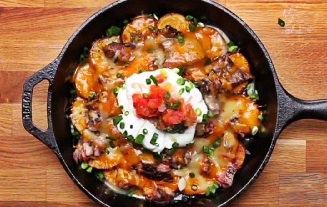 Pečeni odrezak, krumpiri i rastopljeni sir: Brzi recept za  uživanje u masnoj i ukusnoj hrani