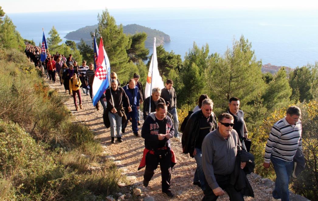POVODOM DANA BRANITELJA: Blagoslov postaja Križnog puta na Srđu (FOTOGALERIJA)