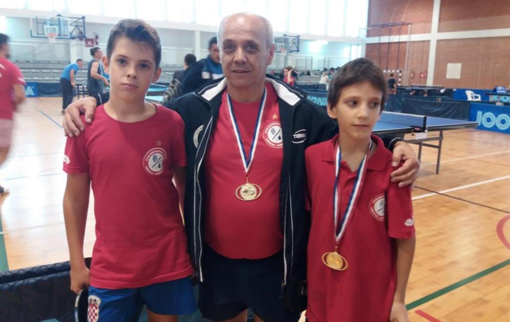 VELA LUKA Dubrovački stolnotenisači osvojili veliki broj medalja (FOTO)