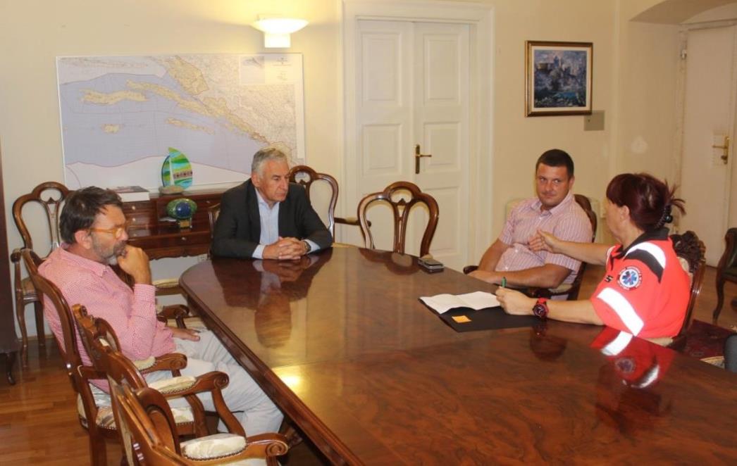 Župan  Dobroslavić i  pročelnik  Kulišić s  ravnateljima  Zavoda  za  hitnu medicinu o ostvarenim uspjesima hitne helikopterske službe