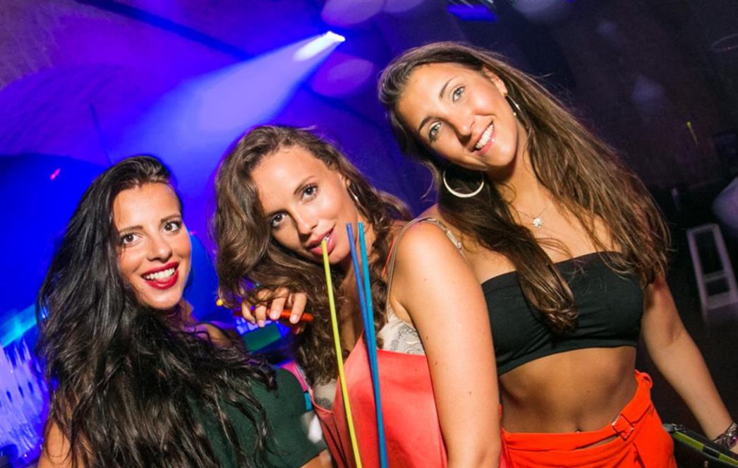 Još jedan ludi ponedjeljak u Revelinu!  /FOTOGALERIJA/