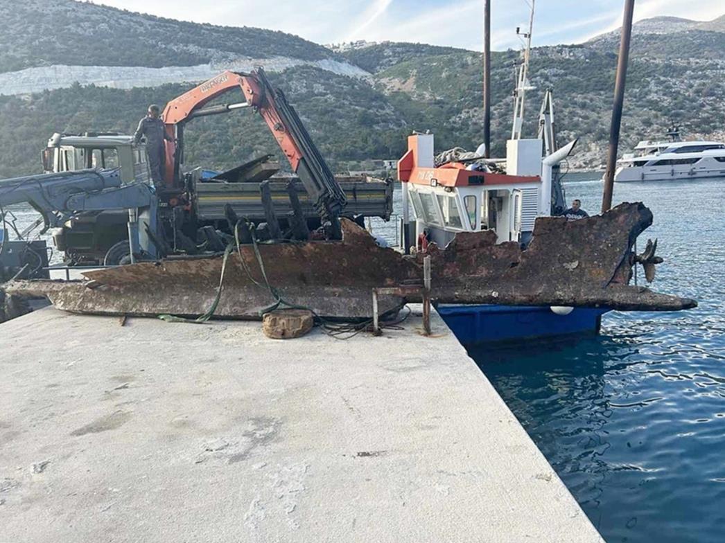 AKCIJA JE TRAJALA 15 DANA U Čajkovićima izvučen potopljeni brod Mañana
