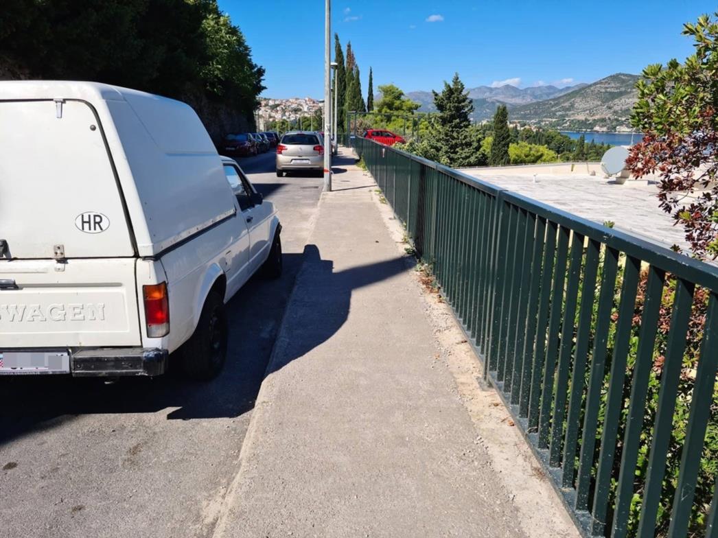 Saniran nogostup na više lokacija u Ulici kneza Branimira