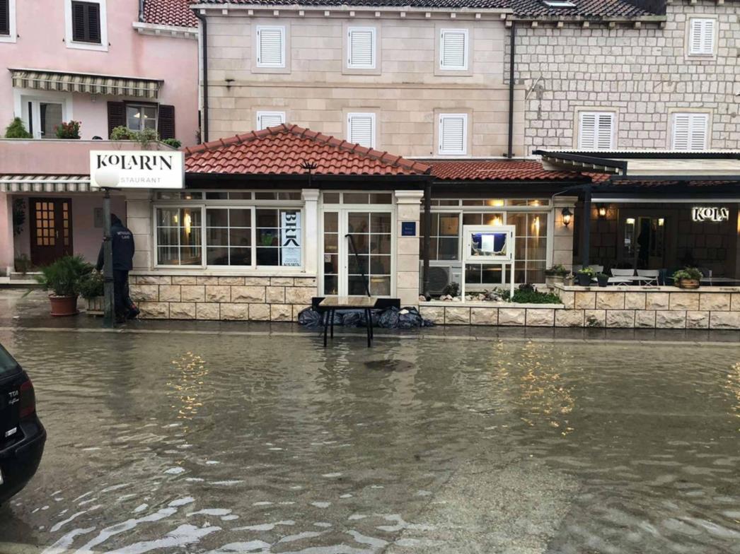 INTERVENIRALI VATROGASCI U Slanome poplutala riva, intervencije u Župi, Konavlima, Pelješcu...