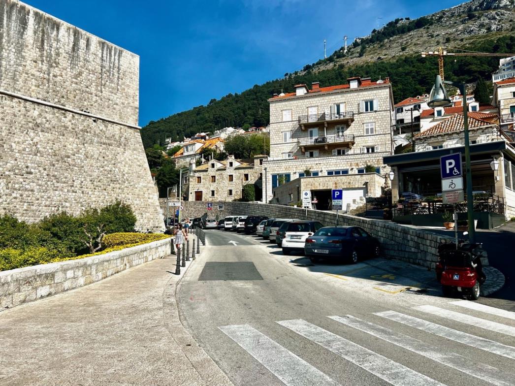 Započinje saniranje udarnih rupa na prometnicama u neposrednoj blizini povjesne jezgre